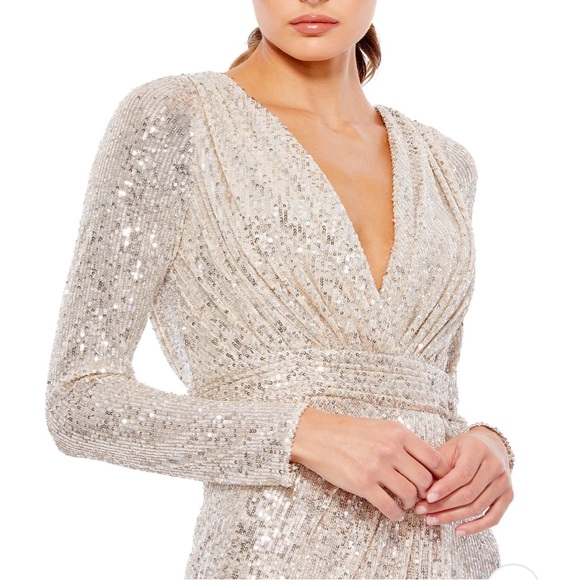 NWT - MAC DUGGAL - SEQUINED LONG SLEEVE GOWN - SIZE 4 - 6370 - Picture 2 of 4